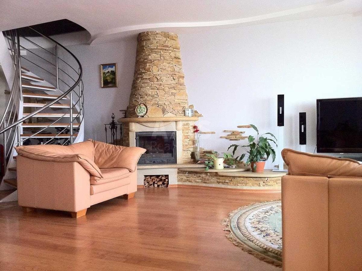 4k apartment vul. Ahmatovoi' Anny 133