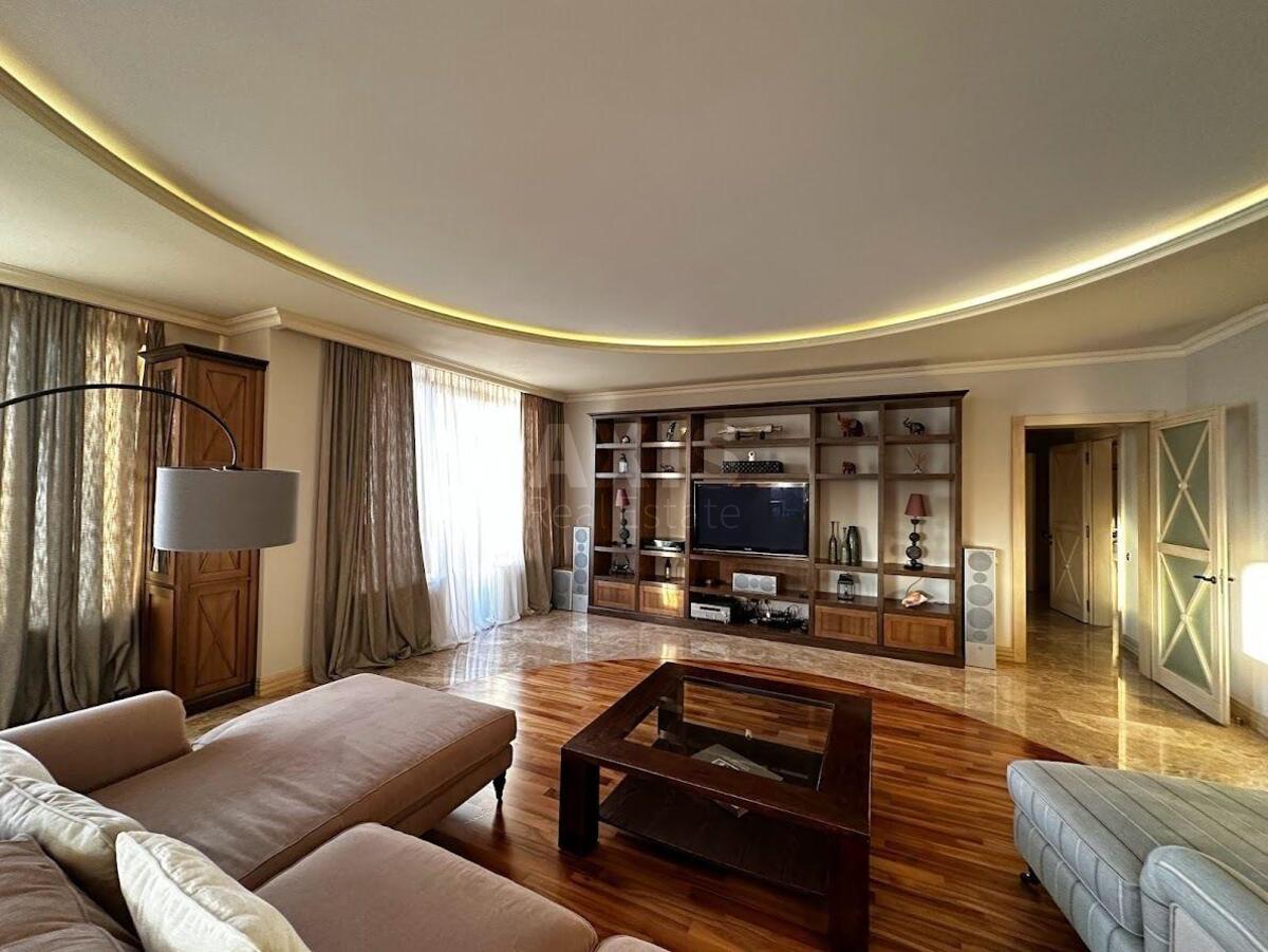 3k apartment vul. Zhyljans'ka 592