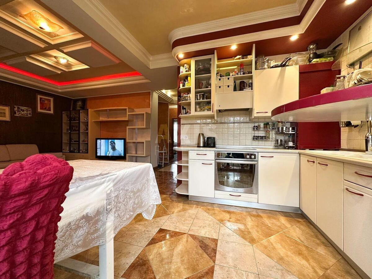 1k apartment vul. Polupanova 10