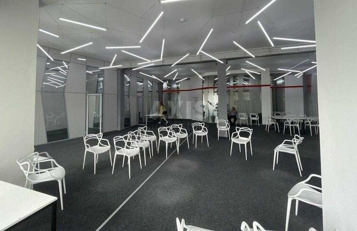 Office vul. Vasylivs'ka 30, 240m20