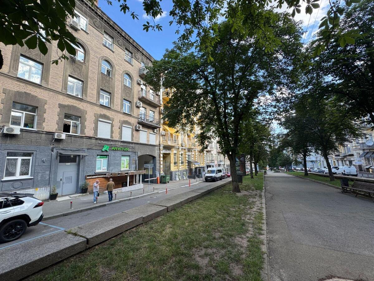 Об'єкт торгівлі вул. Антоновича 13, 146м2581870