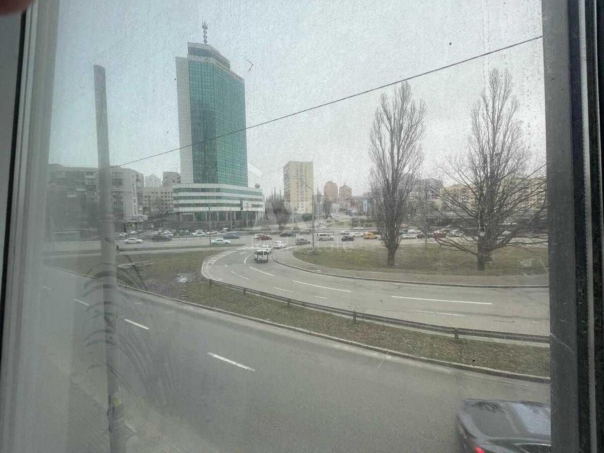 Trade object pr-t Berestejskij 11Б, 812m2612383