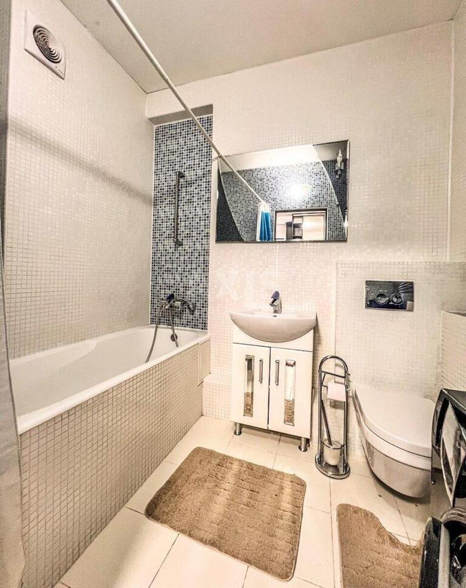 2k apartment vul. Saperno-Slobids'ka 220