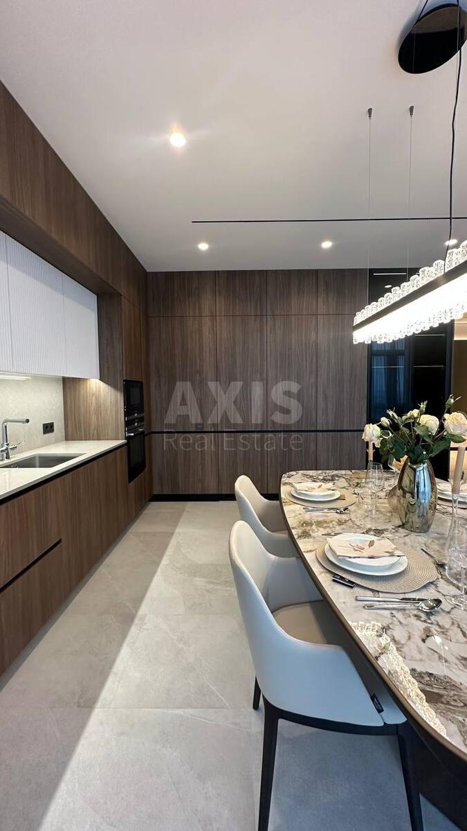 4k apartment vul. Dragomyrova Myhajla 180