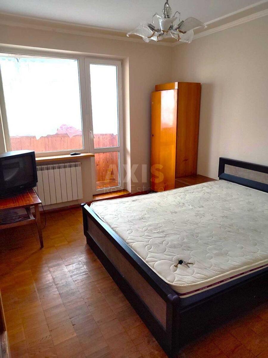 2k apartment pl. Obolons'ka 33