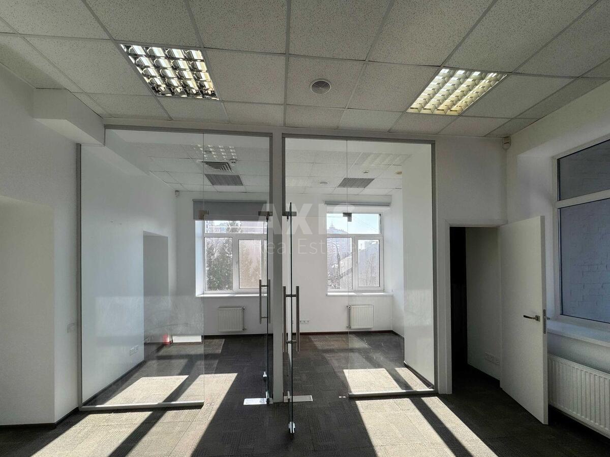 Office vul. Pymonenka Mykoly 13, 446m22