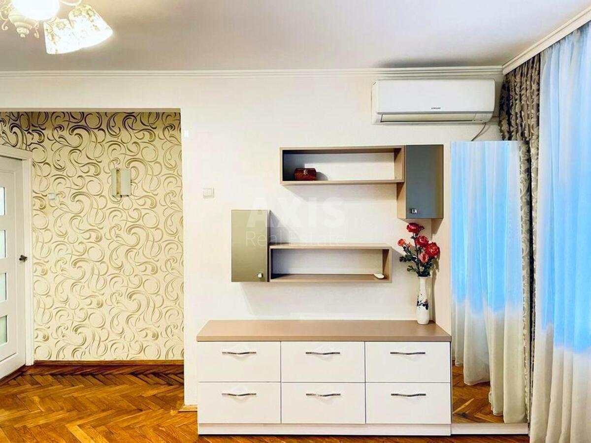 2k apartment pr-t Komarova Kosmonavta 8593924