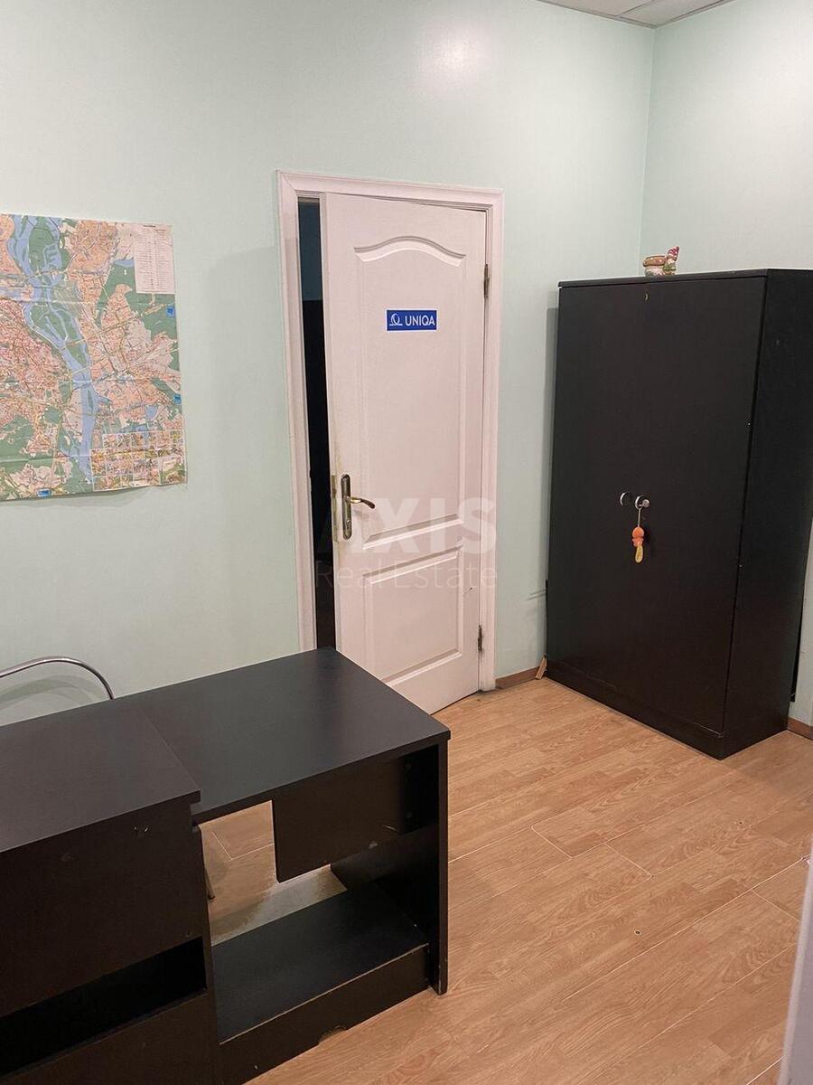 Office pr-t Lobanovs'kogo 119/2, 215m26