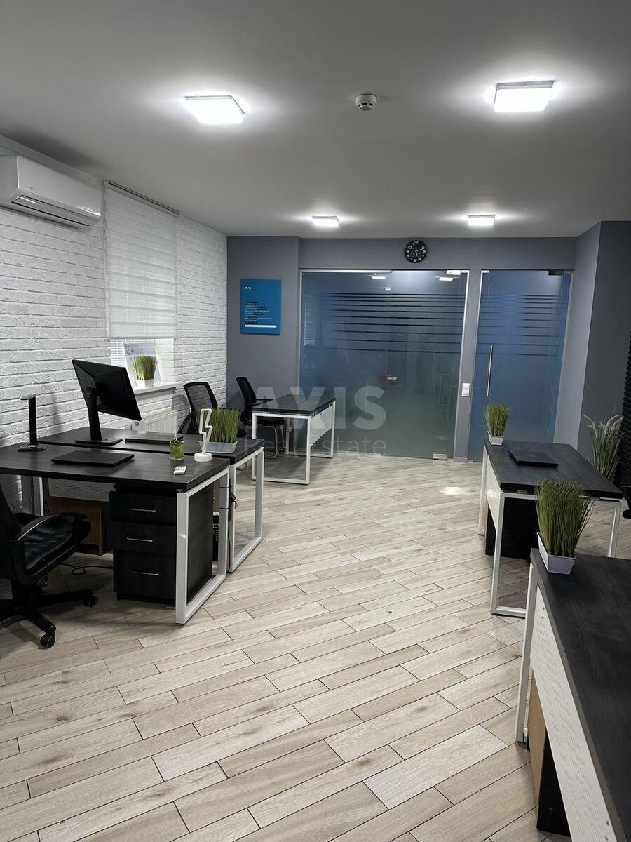 Office vul. Jevgena Konoval'cja 44А, 65m23