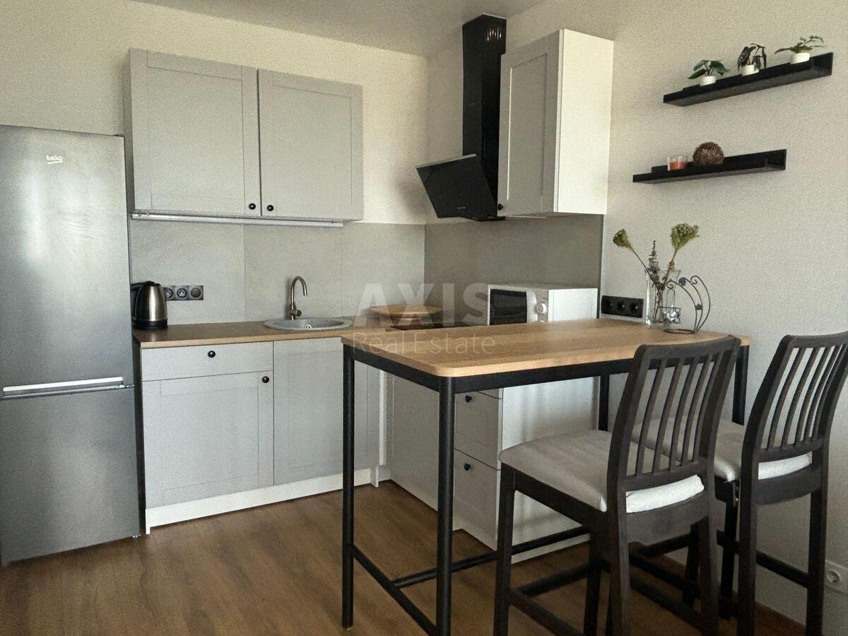 1k apartment vul. Grechka Marshala 42