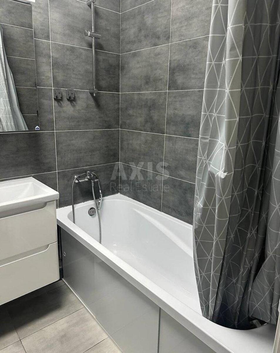 1k apartment vul. Berezhans'ka 156