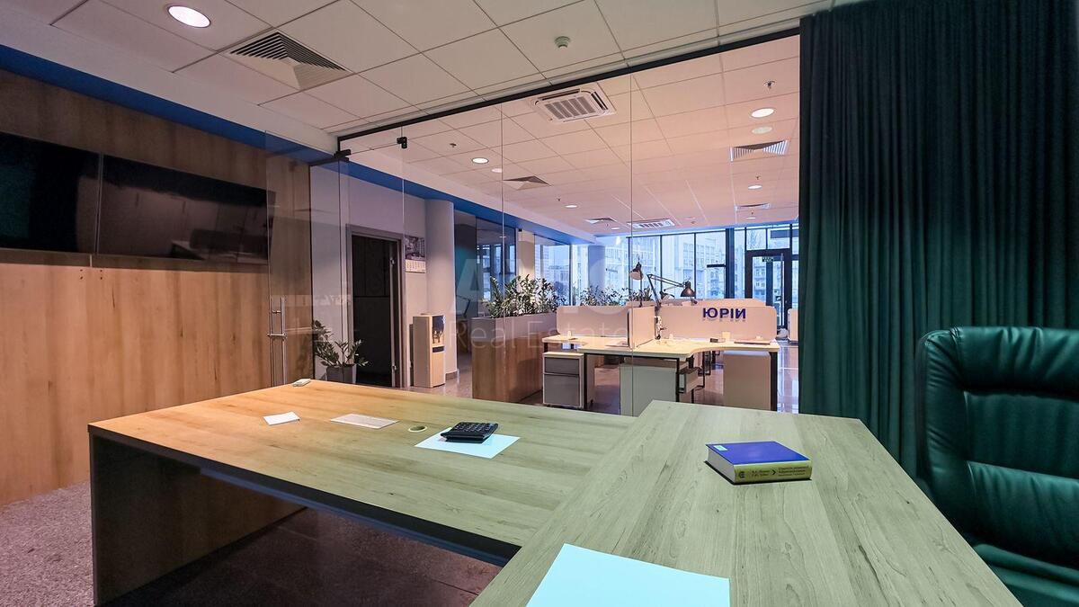 Office vul. Velyka Vasyl'kivs'ka 55, 147m24