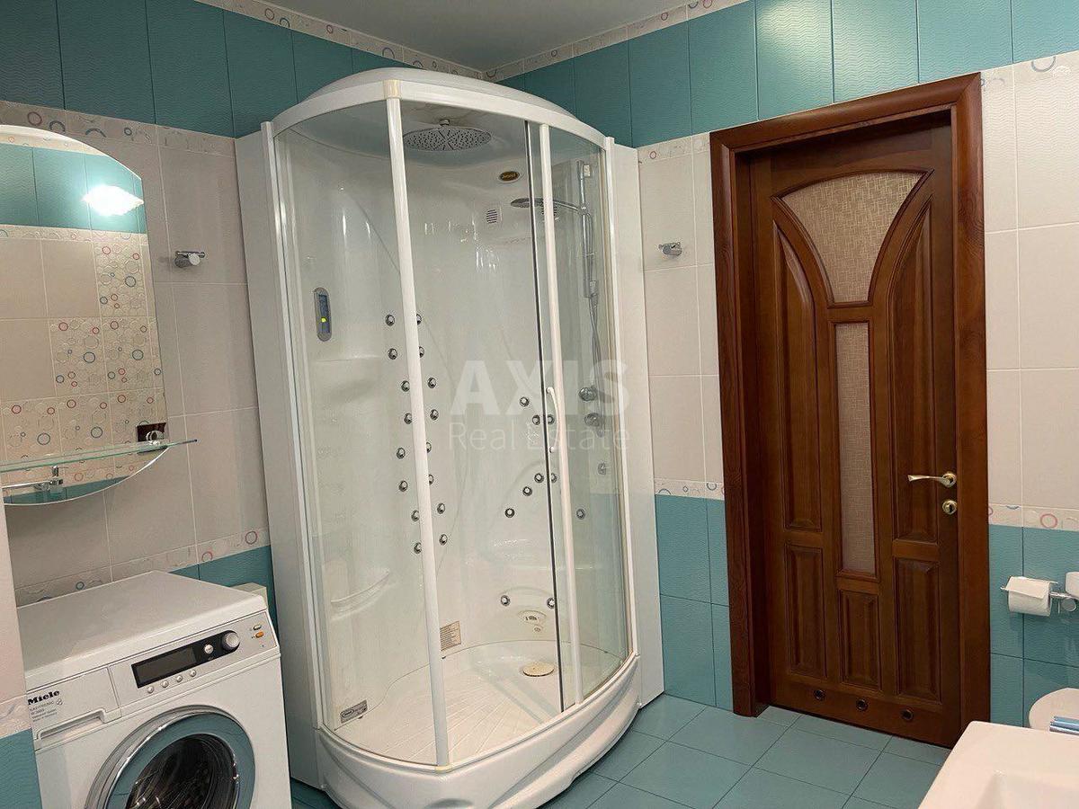 3k apartment vul. Jevgena Konoval'cja 32Г8