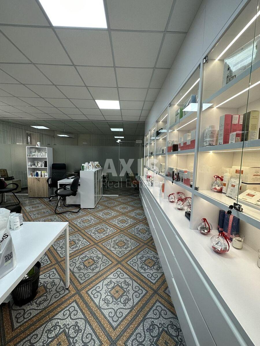 Office vul. Jevgena Konoval'cja 36В, 200m24