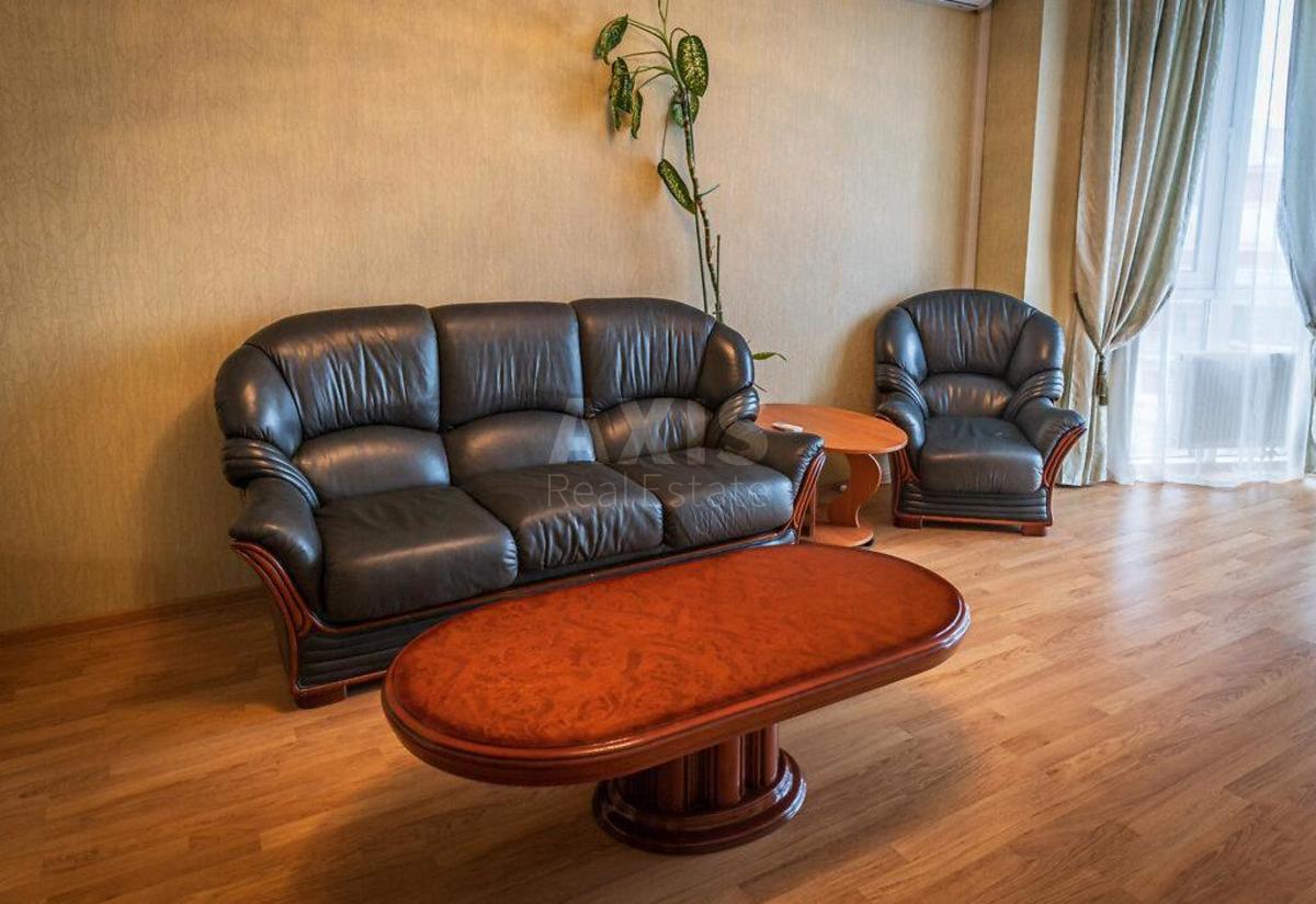 2k apartment vul. Yulia Zdanovska 73А6