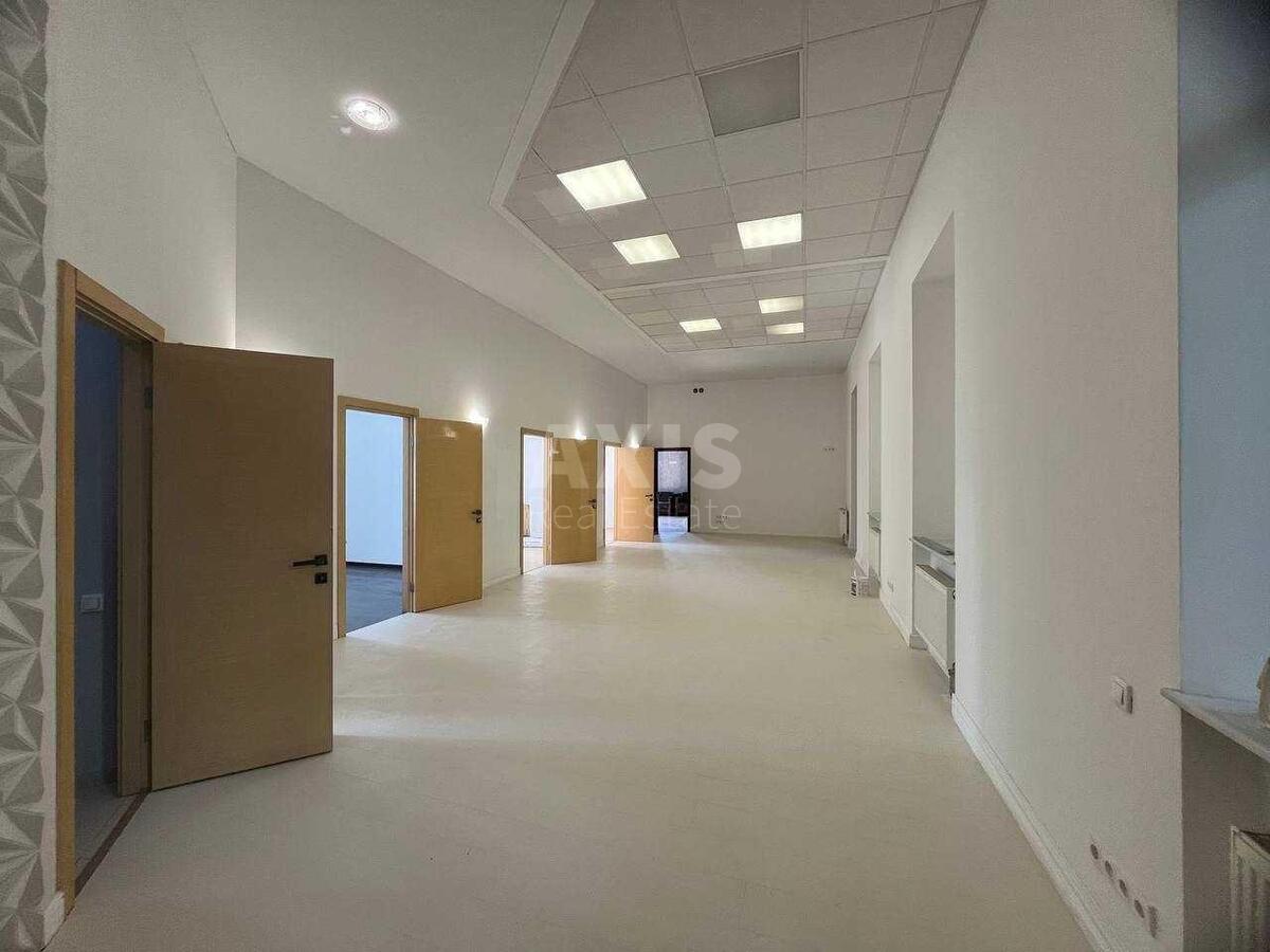 Office vul. Volodymyrs'ka 4, 400m28