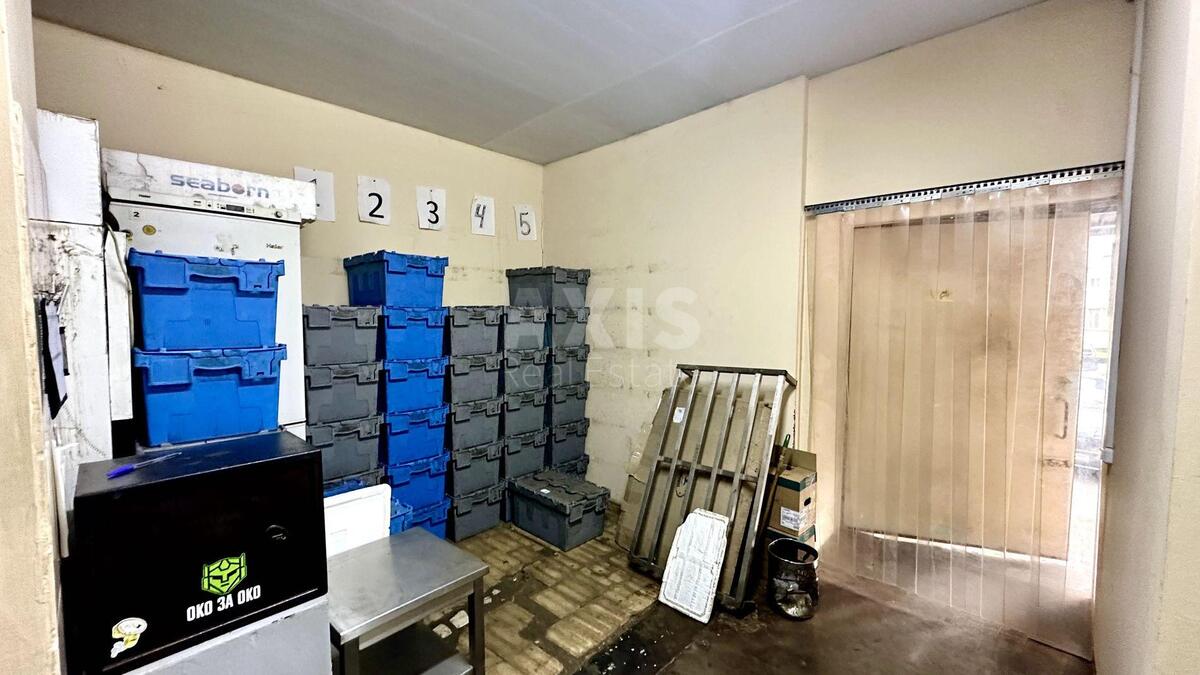 Объект торговли пр-т Бажана Николая 3, 210м2575998