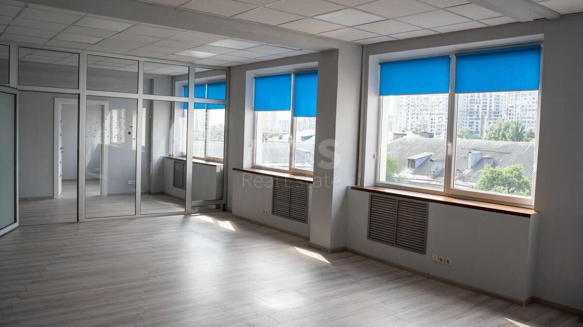 Объект торговли пл. Печерская 1, 45м2