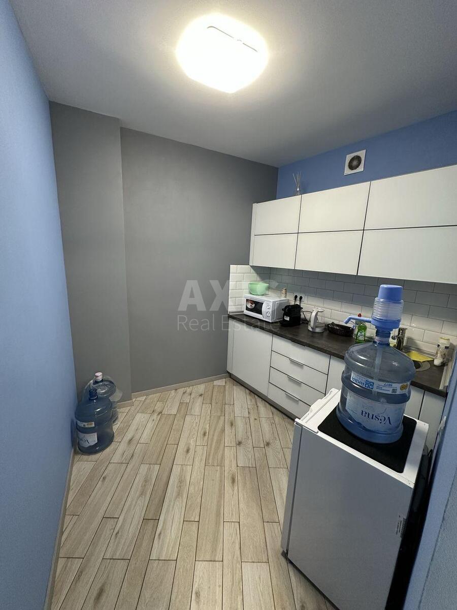 Office vul. Jevgena Konoval'cja 44А, 65m24