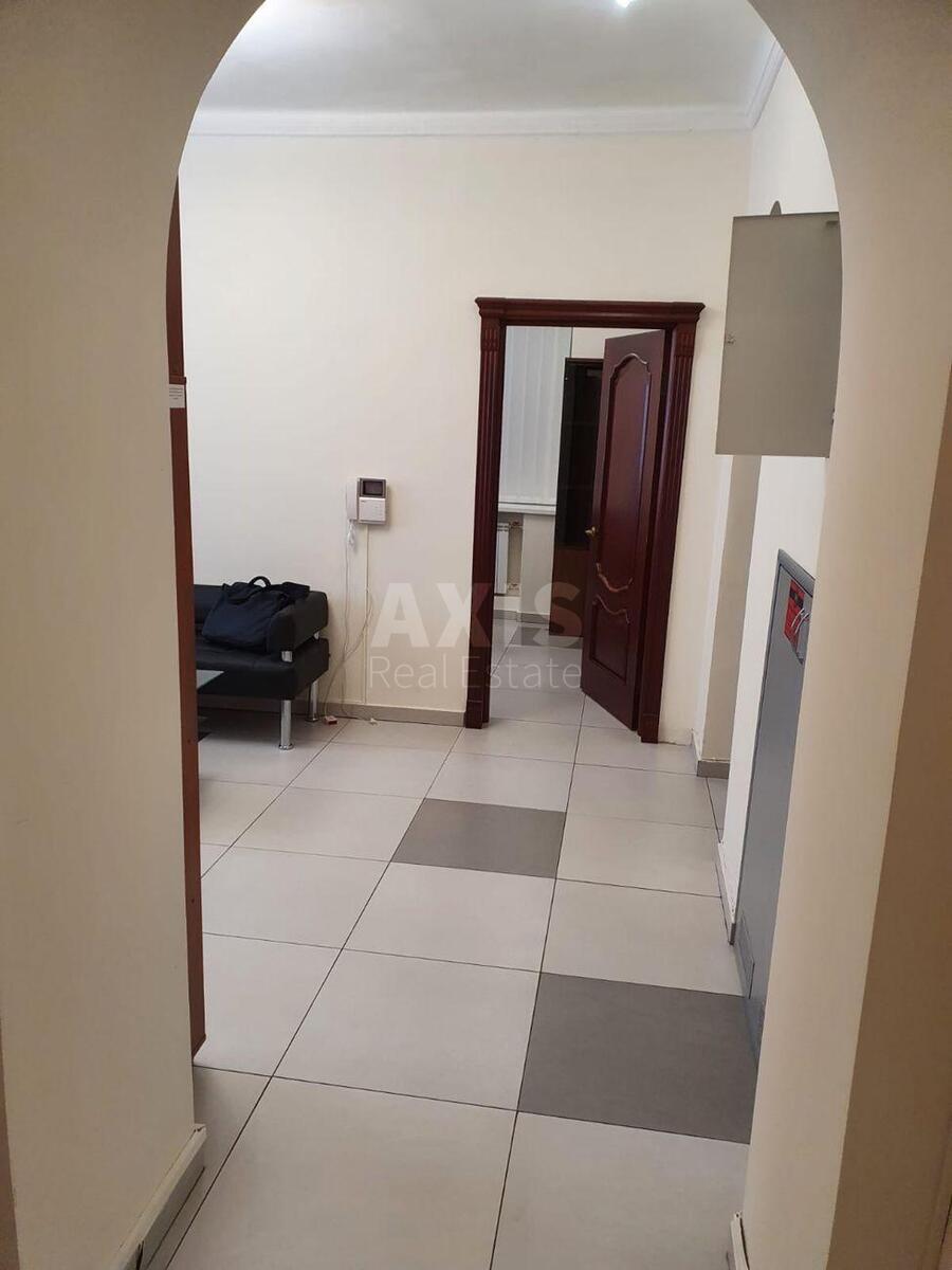 Office vul. Shovkovychna 13/2, 80m26