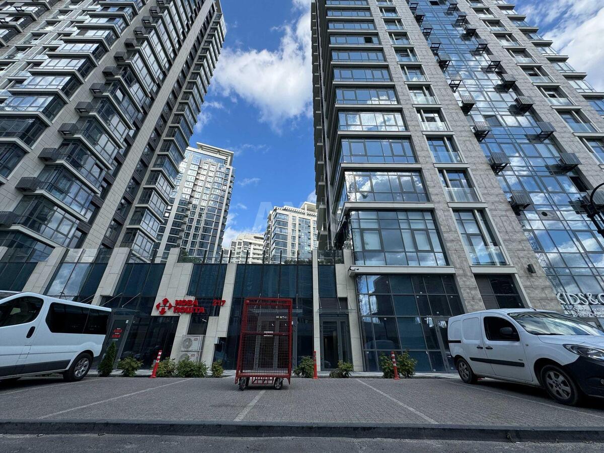 Service object vul. Dragomyrova Myhajla 20, 57m2