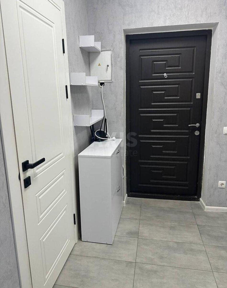 1k apartment vul. Berezhans'ka 157