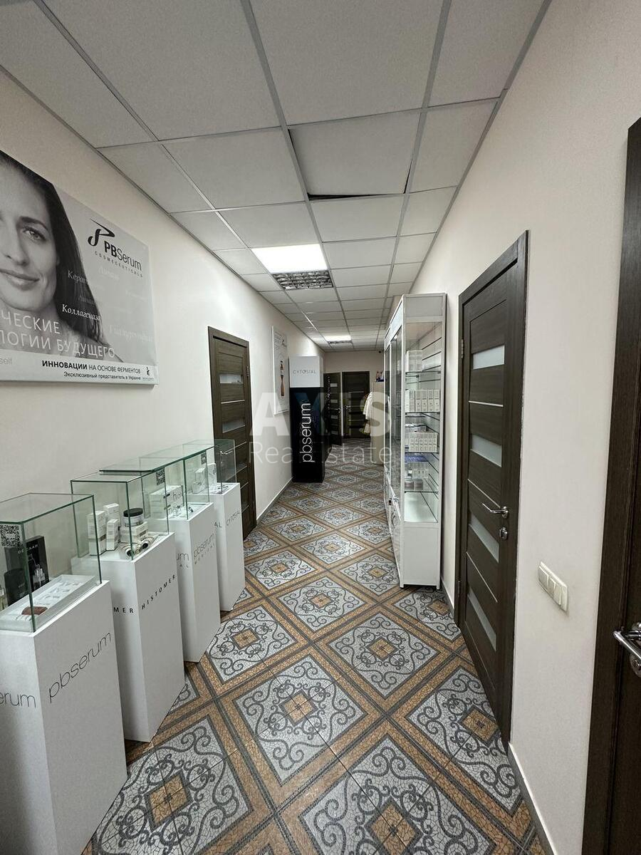 Office vul. Jevgena Konoval'cja 36В, 200m25