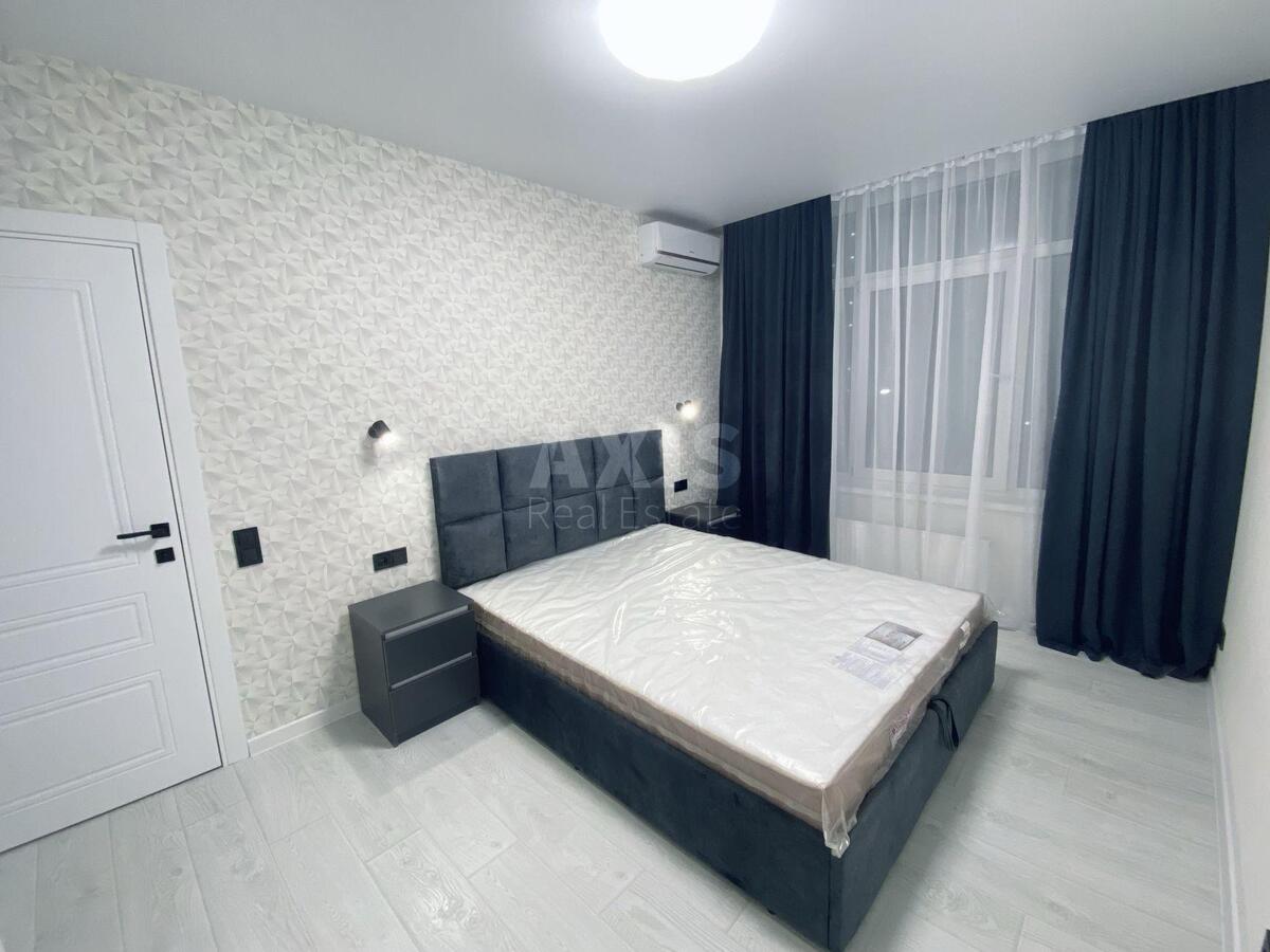 1k apartment vul. Sverstjuka Jevgena 6В6