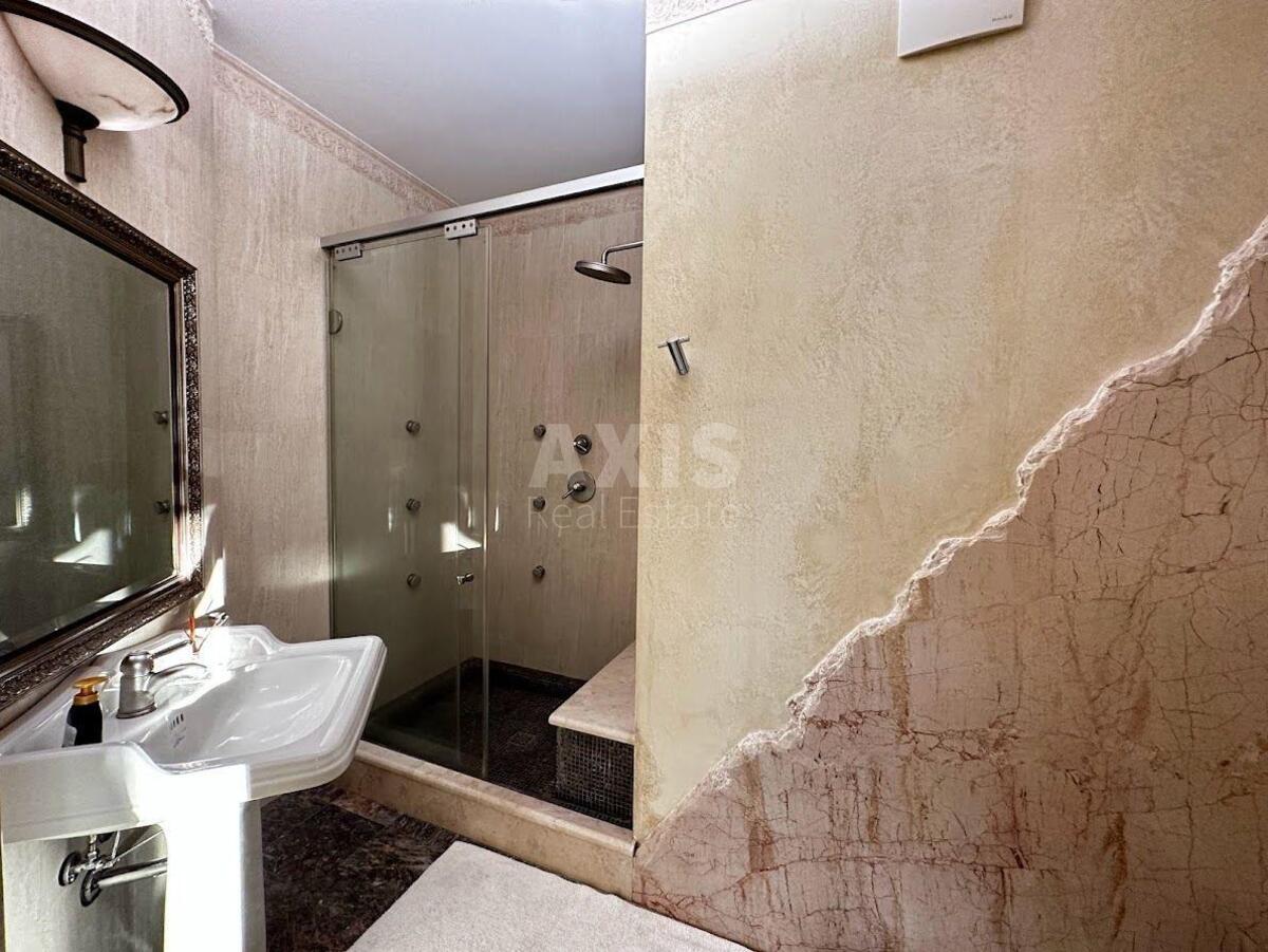3k apartment vul. Zhyljans'ka 594