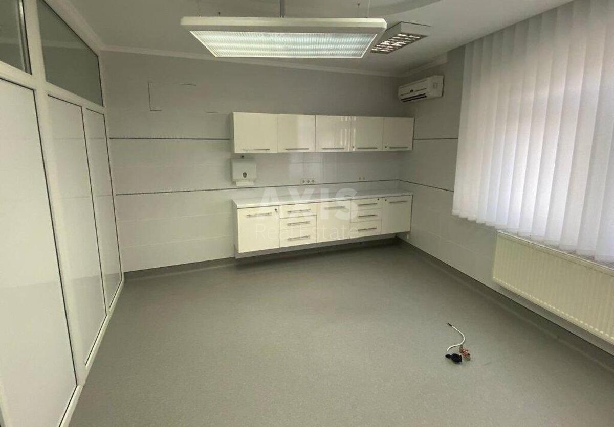 Офис ул. Сверстюка Евгения 2А, 37м2