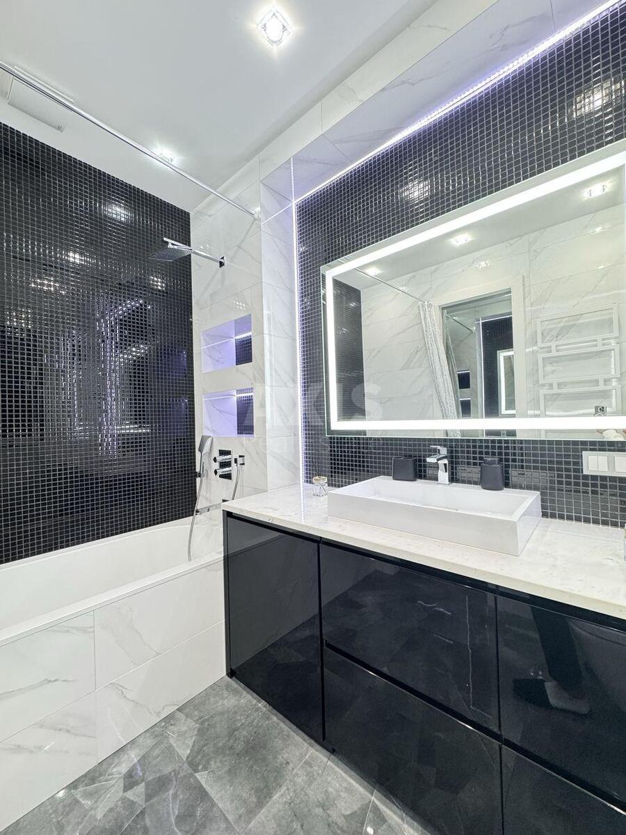 2k apartment vul. Zhyljans'ka 6810