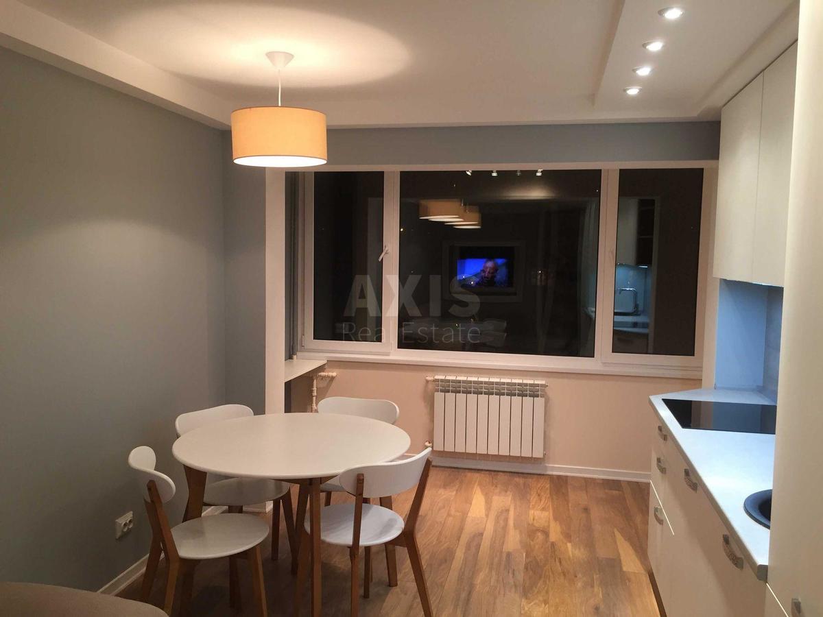 1k apartment vul. Lavrs'ka 8