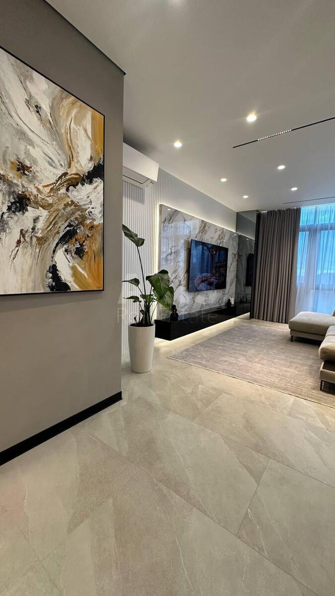 4k apartment vul. Dragomyrova Myhajla 182