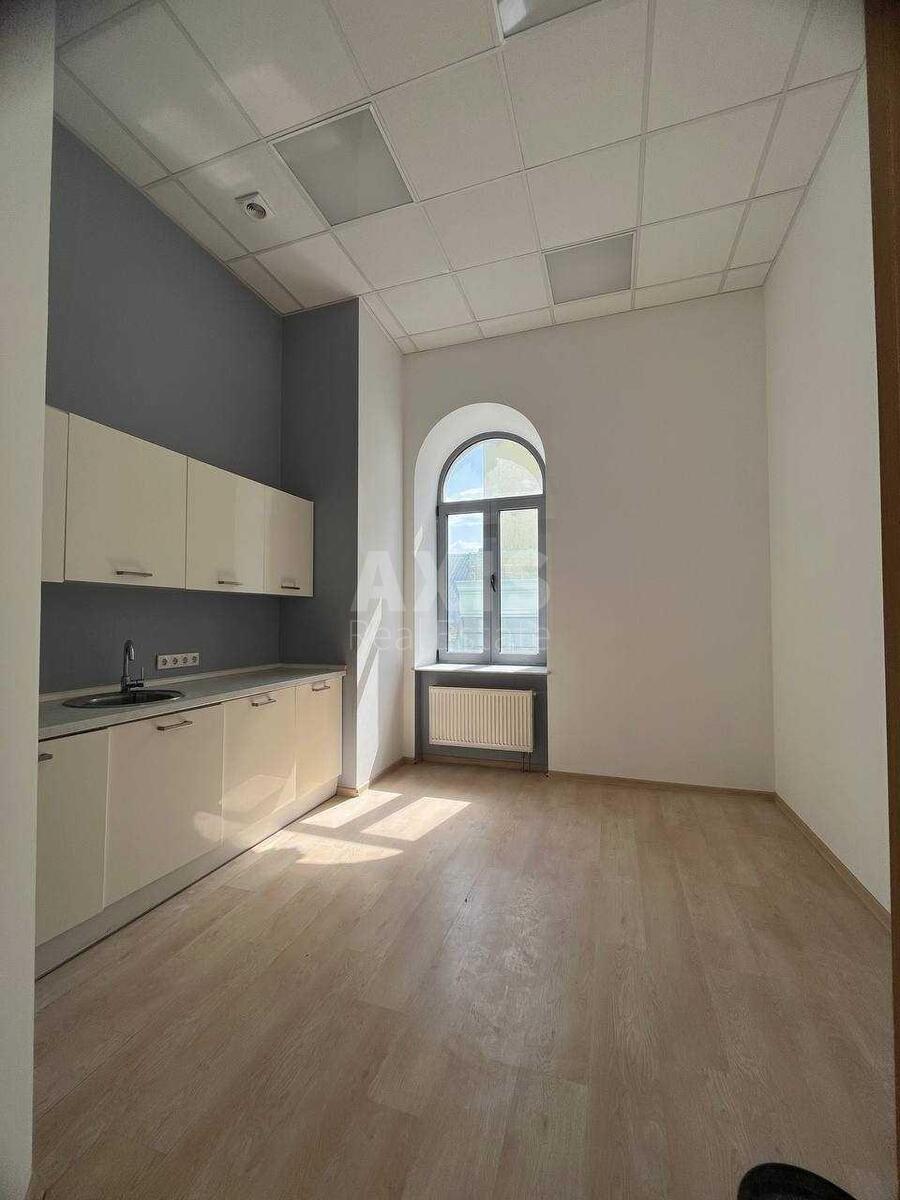 Office vul. Volodymyrs'ka 4, 400m29