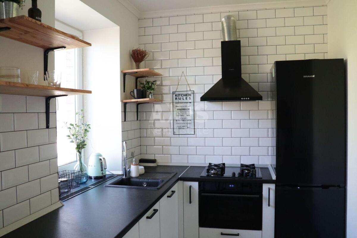 1k apartment vul. Dragomyrova Myhajla 4Б