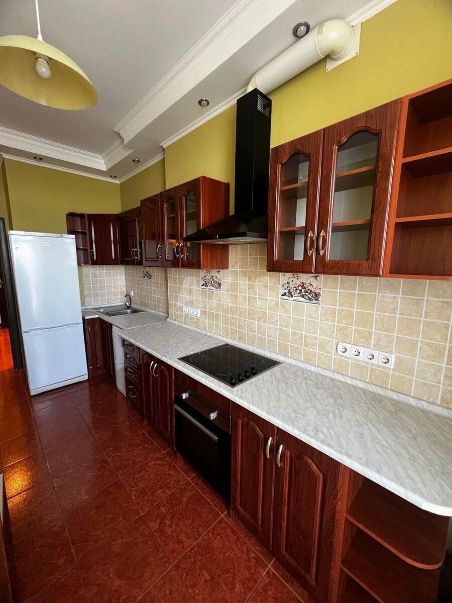 1k apartment vul. Jevgena Konoval'cja 44А