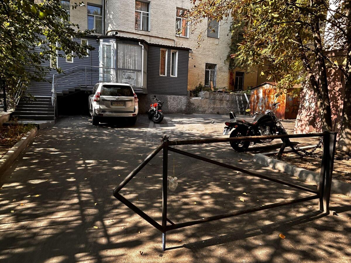 Office vul. Krasylivs'ka 7, 275m2