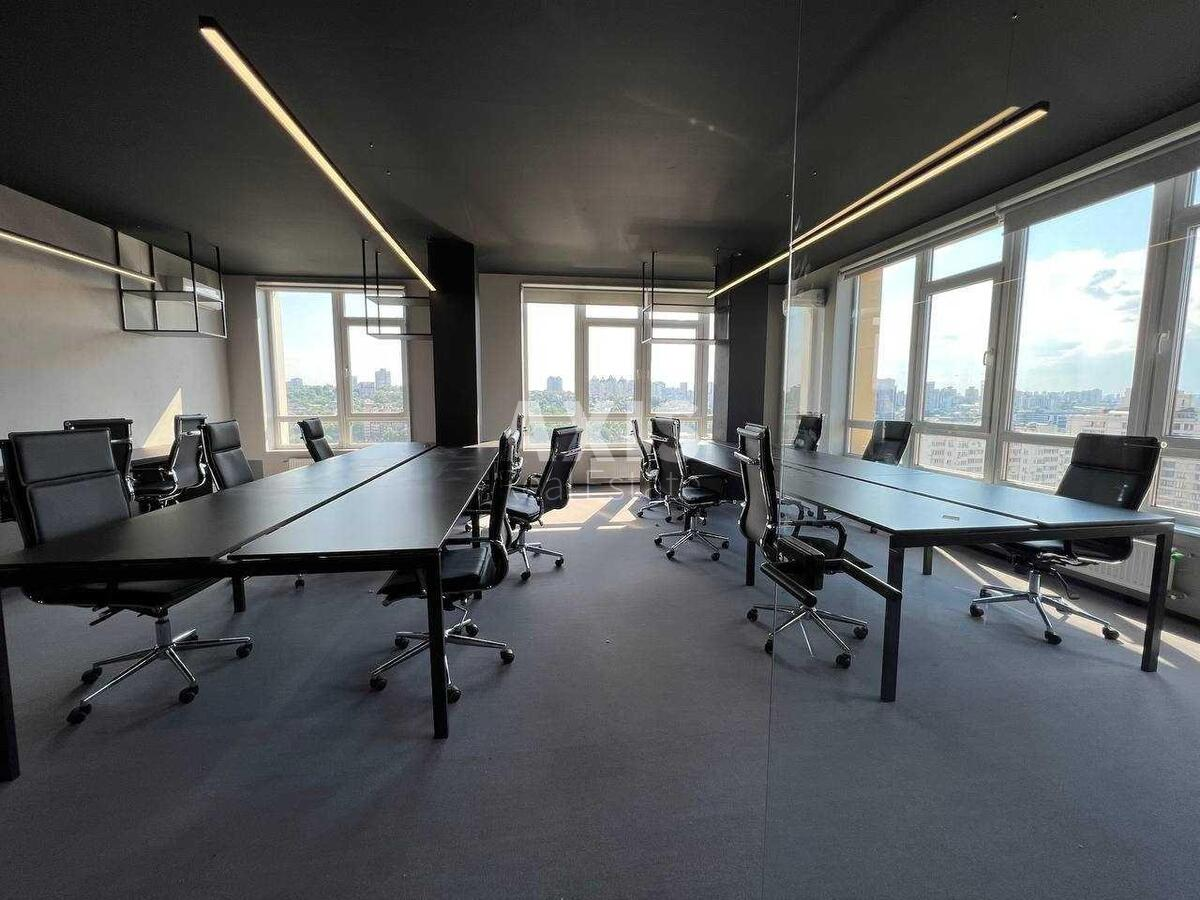Office vul. Zhyljans'ka 68, 120m24