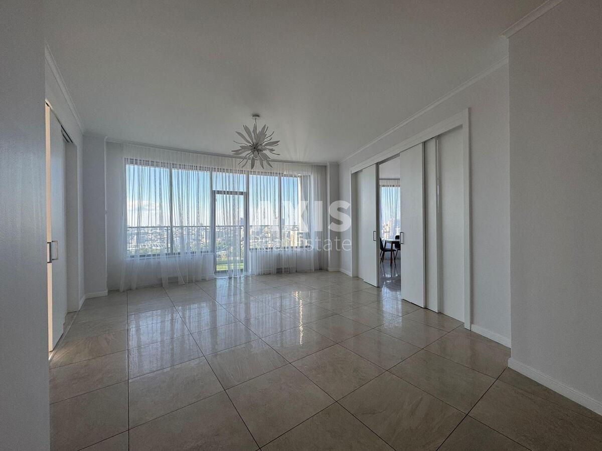 Office vul. Jevgena Konoval'cja 26А, 203m2593100