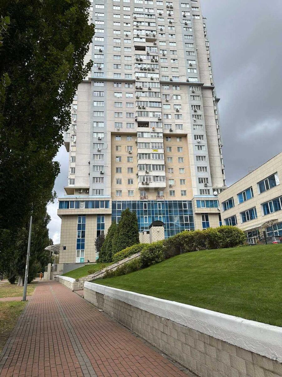 Office vul. Shums'kogo Jurija 1, 196m2602816