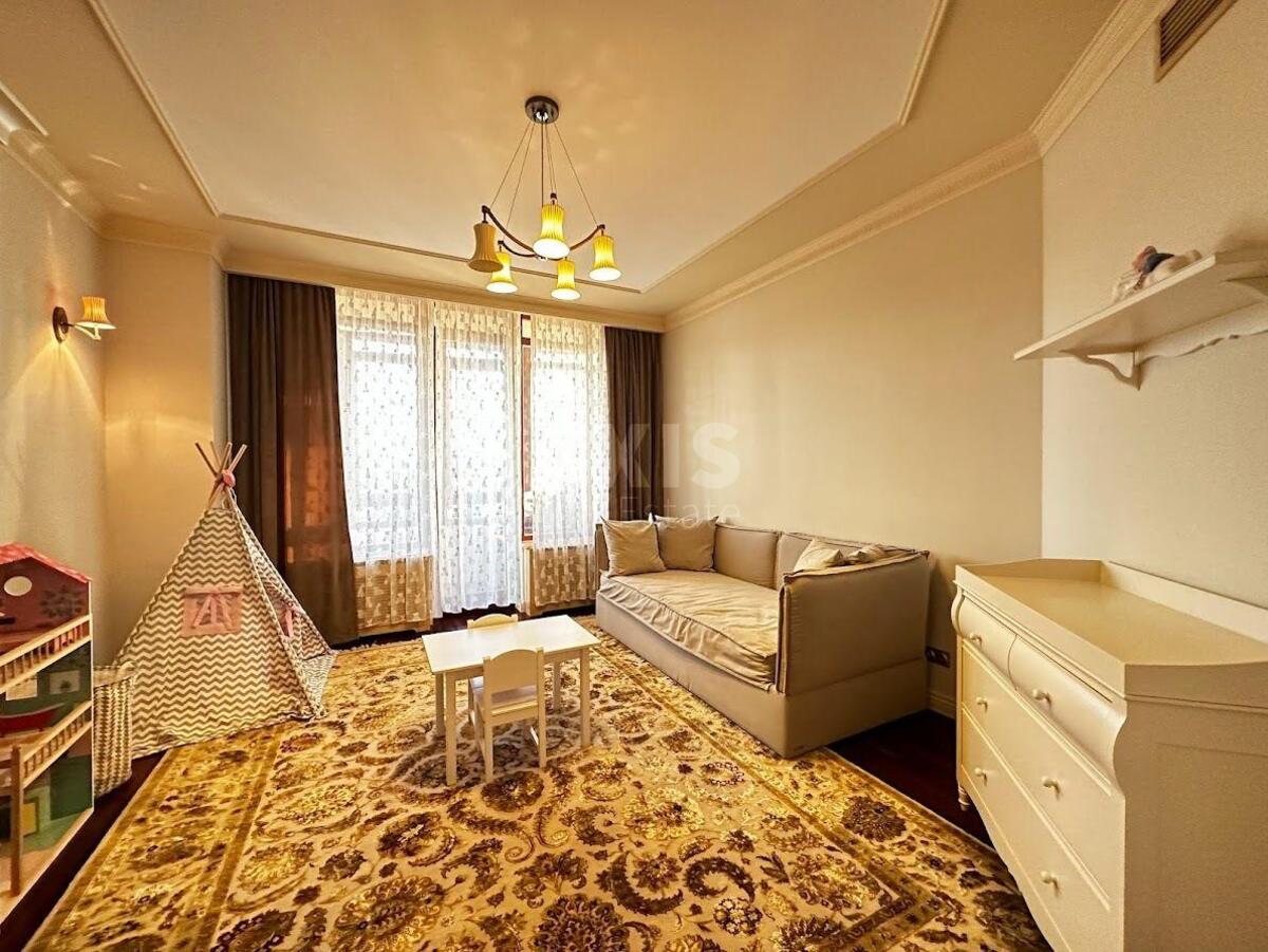 3k apartment vul. Zhyljans'ka 595