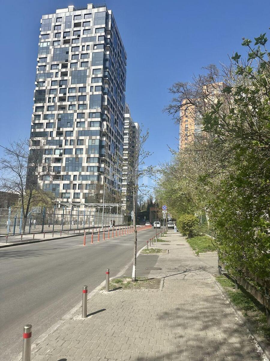 Объект торговли ул. Василия Тютюнника 5, 182м2