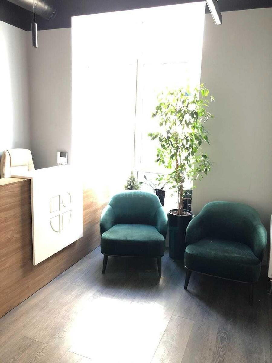 Office vul. Degtjarna 8, 220m262505