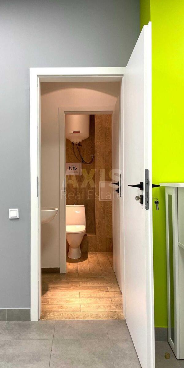 Office vul. Lavrs'ka 16, 208m28
