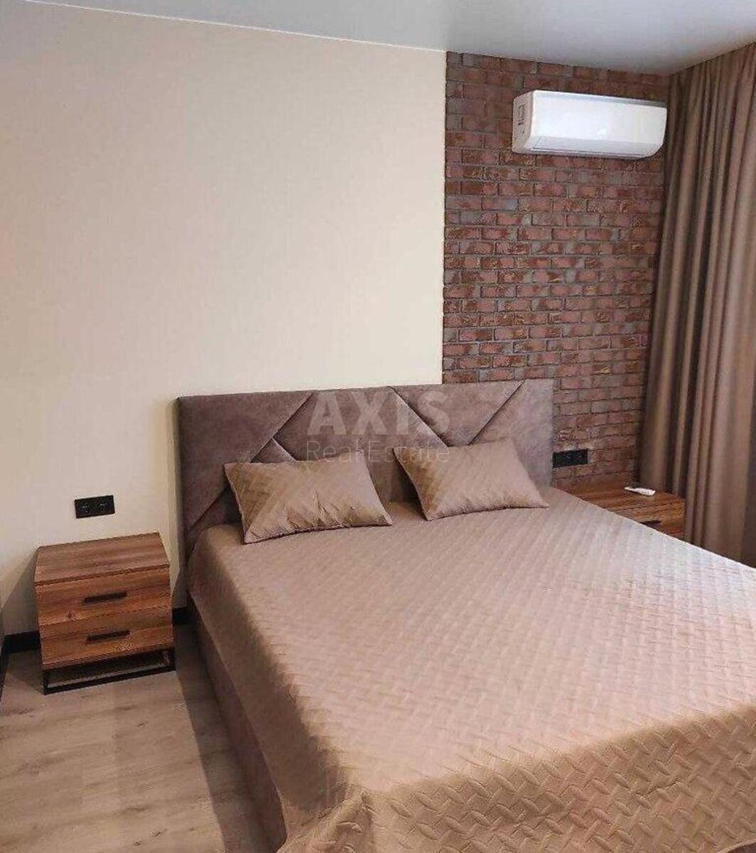1k apartment vul. Sverstjuka Jevgena 6Д2