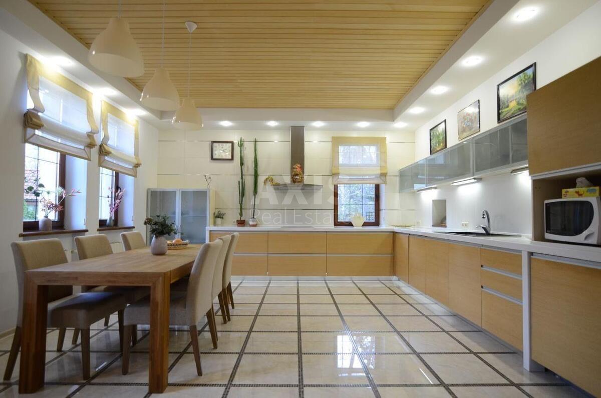 House vul. Kurortna, 370m2, Kyiv city577942