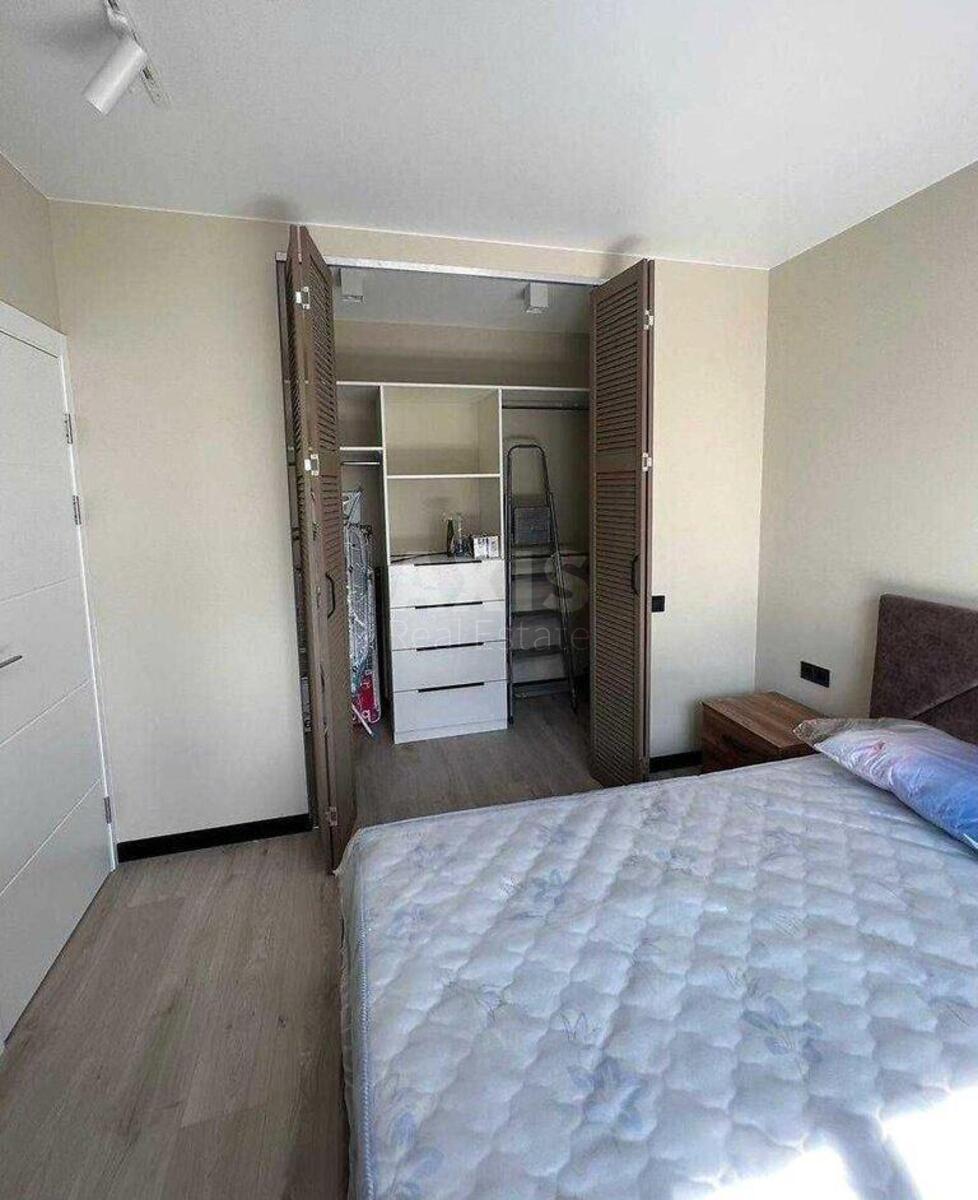 1k apartment vul. Sverstjuka Jevgena 6Д3