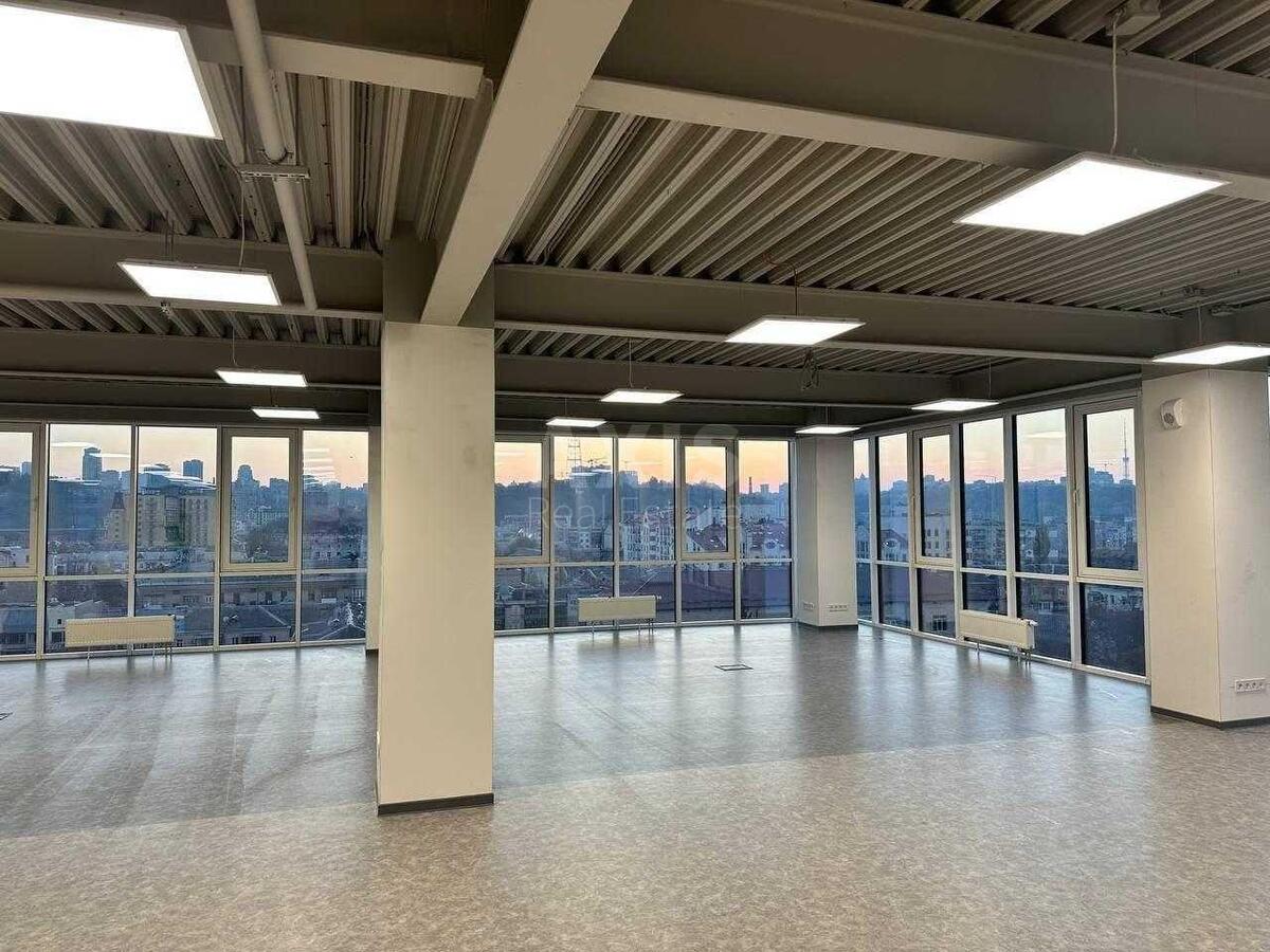 Office vul. Pochajnyns'ka 38/44, 627m2