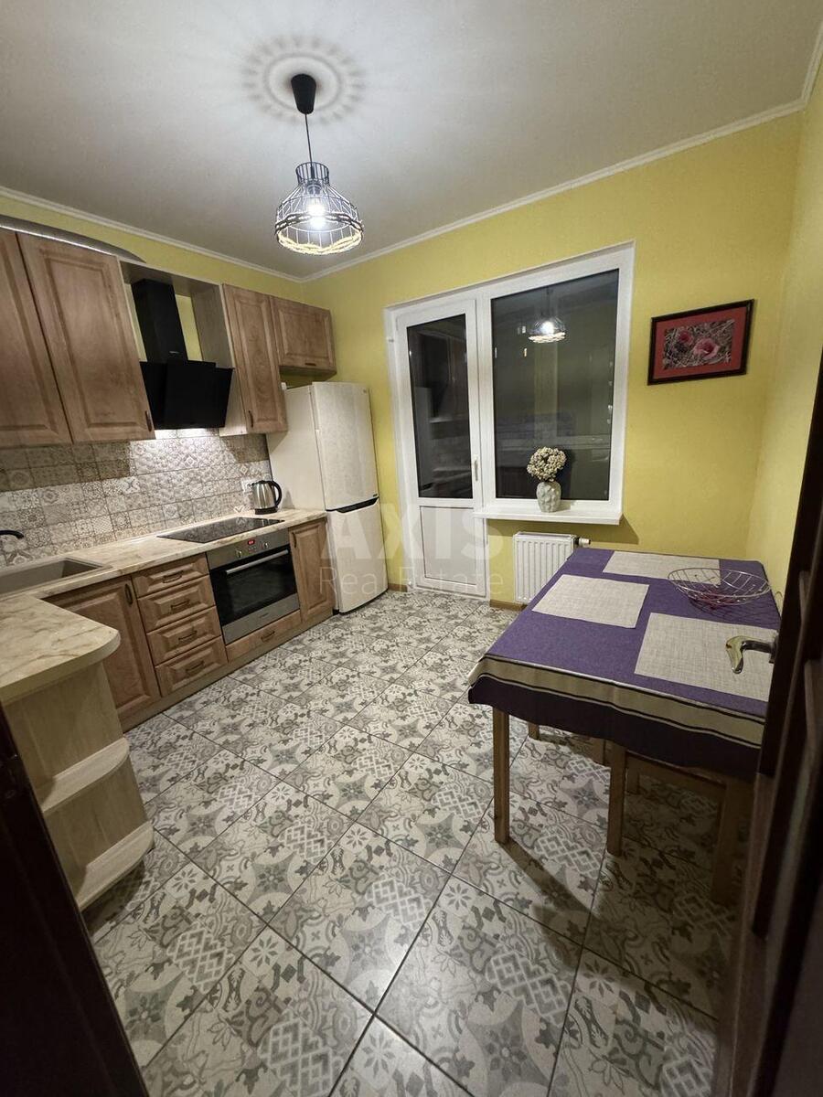 2k apartment nab. Dniprovs'ka 15