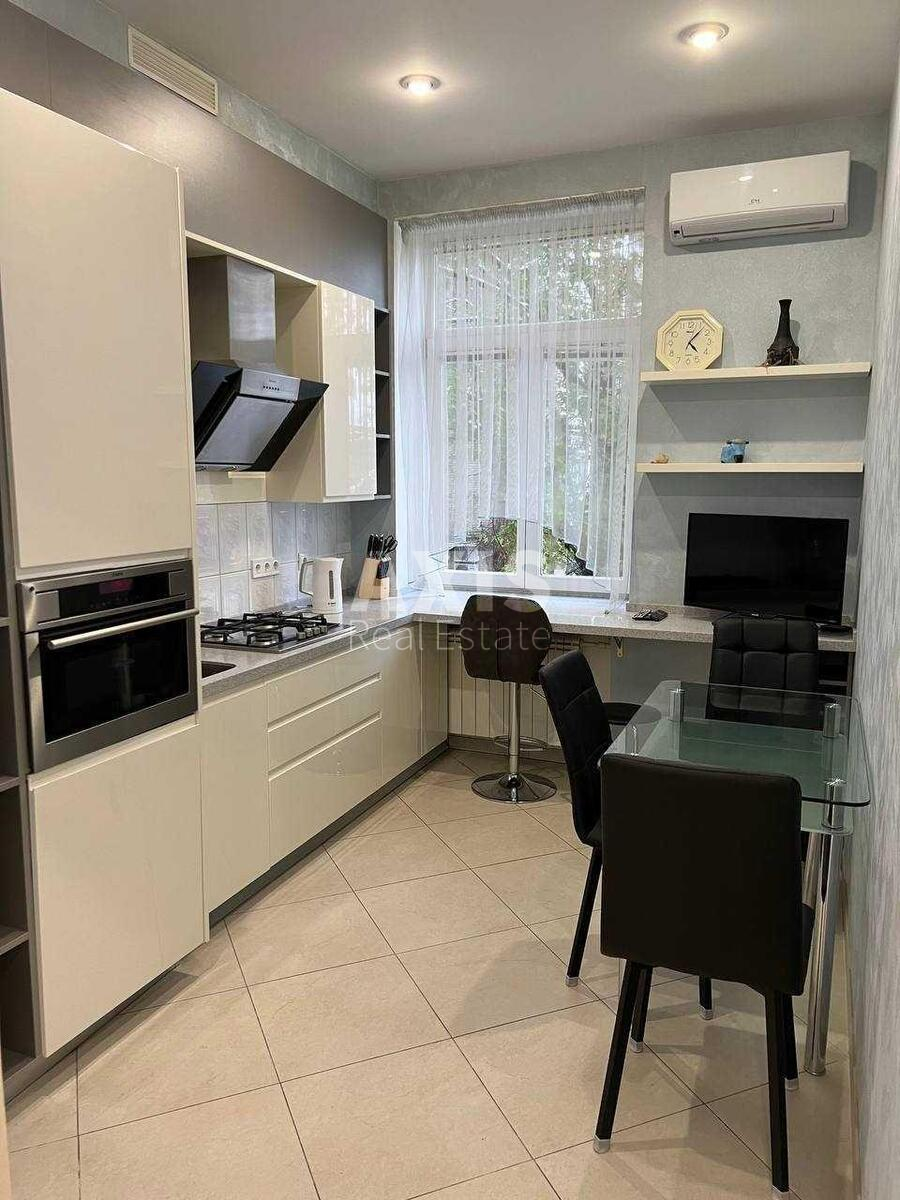 2k apartment vul. Malopidval'na 21/8